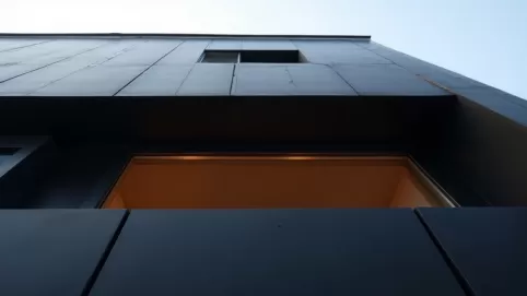 czarny dach jakie okna