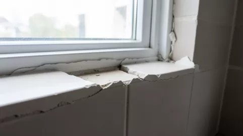 Jak wykończyć płytki przy oknie