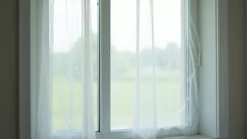 Jak zabezpieczyć okna folią